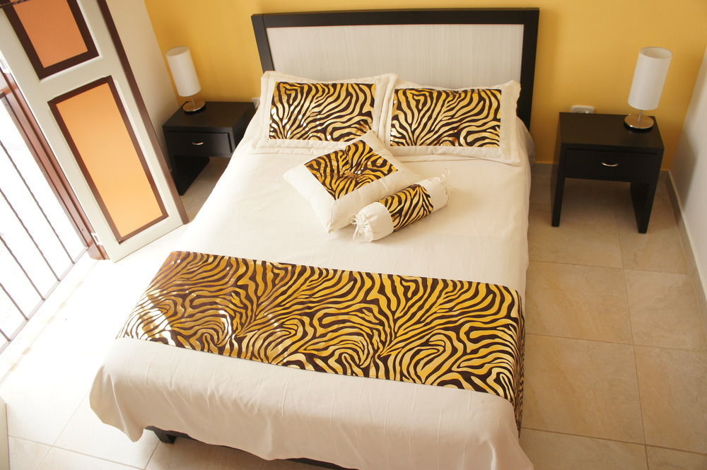 Casa Borbon Hotel Саленто Екстериор снимка