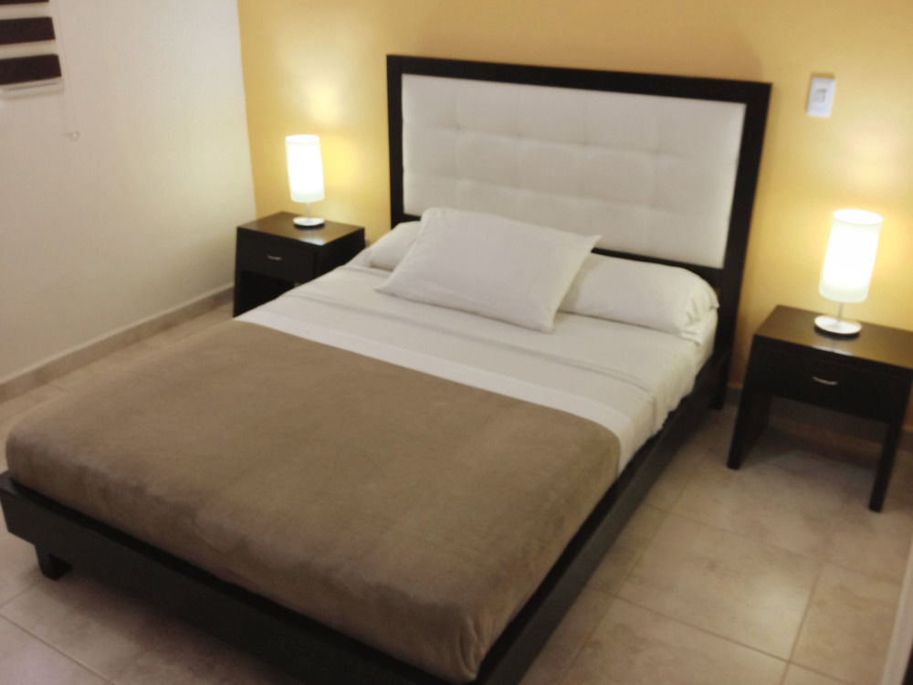 Casa Borbon Hotel Саленто Екстериор снимка